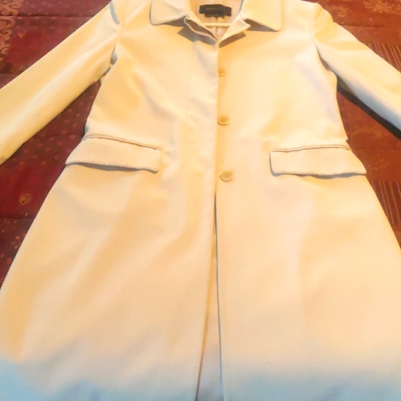 BCBG Maxazria long sleeved classic trench coat. - Picture 1 of 5